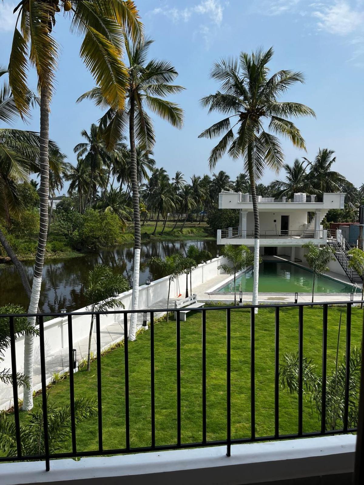 Trigon Retreat Hotell Pūrnānkuppam Exteriör bild
